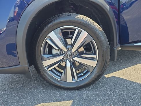 Used 2024 Nissan Rogue SL w/ SL Premium Package image 30