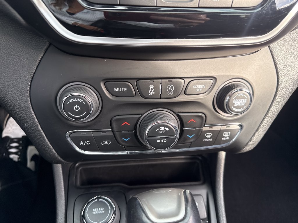 Used 2021 Jeep Cherokee High Altitude AWD/4WD image 35