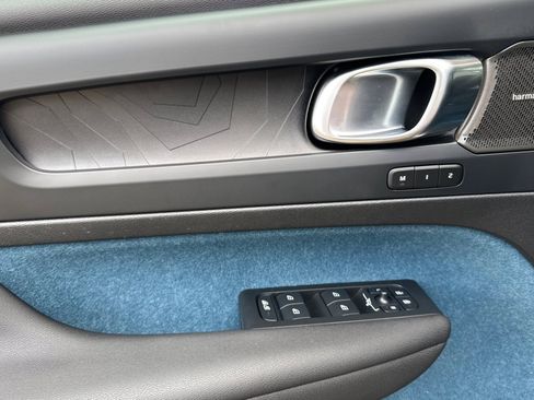 Used 2023 Volvo XC40 Recharge Ultimate image 11