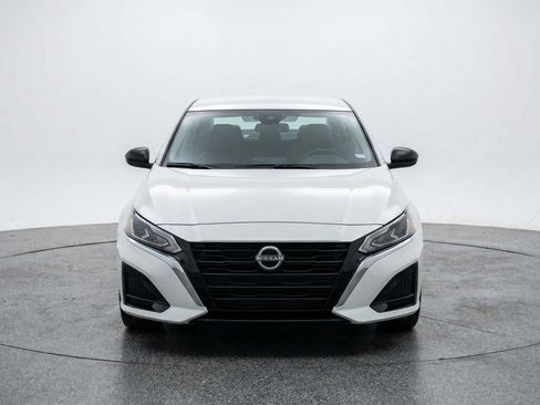 Used 2025 Nissan Altima 2.5 SV image 2