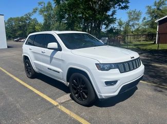 Used 2019 Jeep Grand Cherokee Altitude video 3