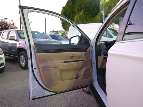 Used 2017 Mitsubishi Outlander SEL image 9