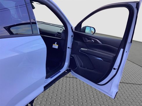 New 2026 Chevrolet Traverse High Country w/ LPO, Floor Liner Package image 17