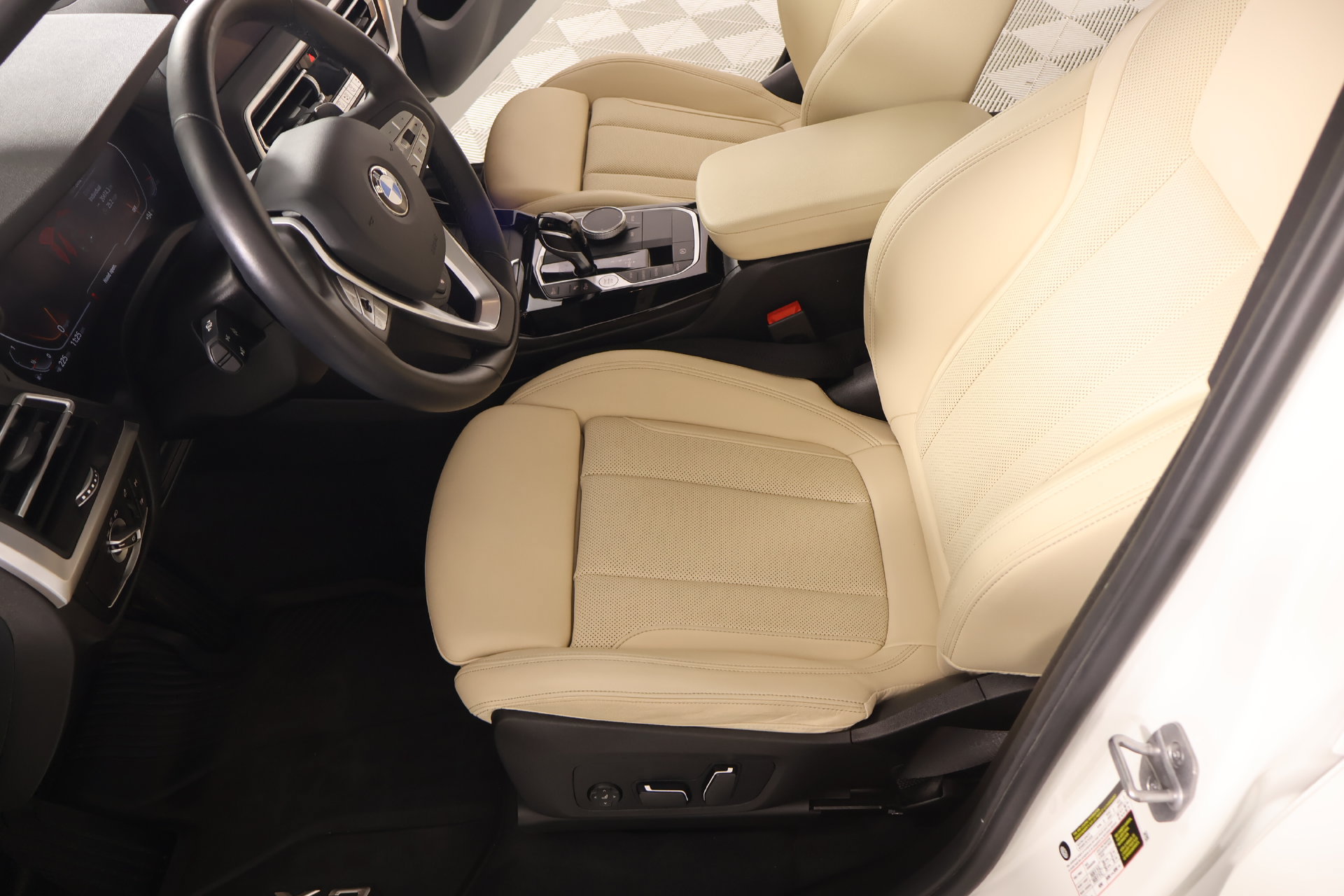 Certified 2024 BMW X3 sDrive30i w/ Premium Package RWD image 12