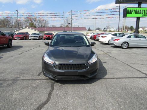 Used 2016 Ford Focus SE FWD image 2
