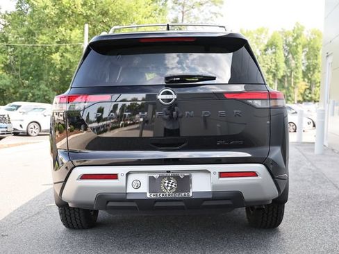 Used 2023 Nissan Pathfinder SL w/ Black Appearance Package AWD/4WD image 11