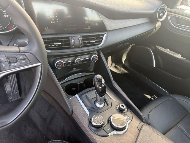Used 2017 Alfa Romeo Giulia Ti AWD/4WD image 27