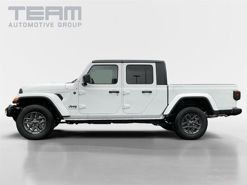 New 2025 Jeep Gladiator Sport image 4