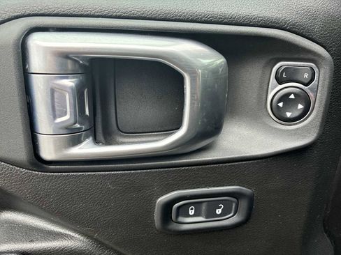 Used 2024 Jeep Wrangler Unlimited Sport AWD/4WD image 15