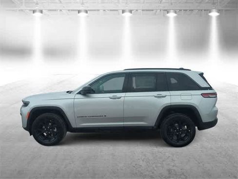 New 2026 Jeep Grand Cherokee Altitude image 5