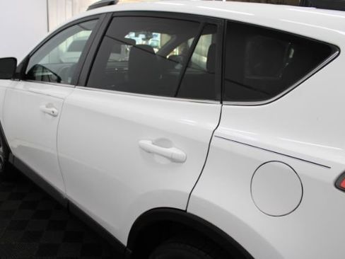 Used 2017 Toyota RAV4 LE AWD/4WD image 9
