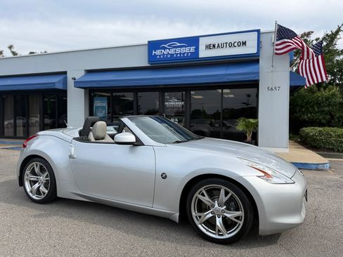 Used 2010 Nissan 370Z Touring w/ Sport Pkg RWD image 57