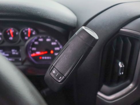 Used 2020 Chevrolet Silverado 1500 Custom w/ Custom Value Package image 26