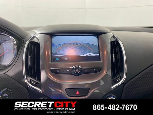 Used 2018 Chevrolet Cruze LT w/ Convenience Package FWD image 20