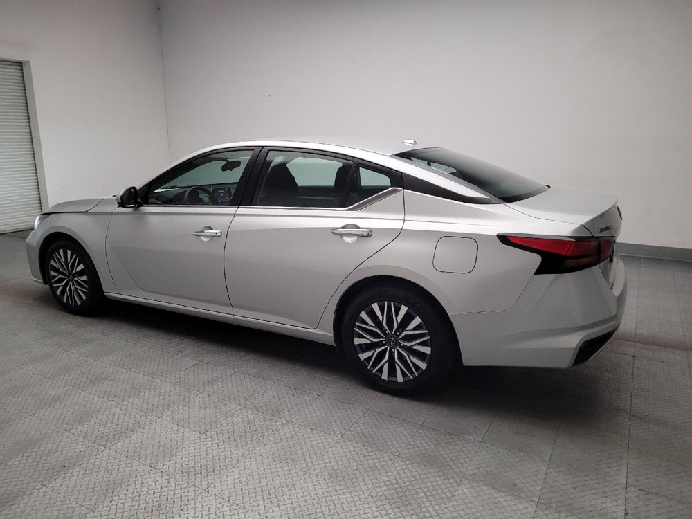Used 2023 Nissan Altima 2.5 SV FWD image 3
