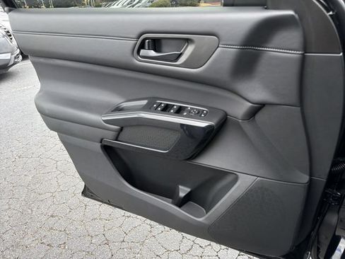 Certified 2025 Nissan Pathfinder S FWD image 22