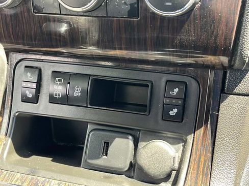 Used 2017 Chevrolet Traverse LT w/ Style and Technology Package FWD image 14