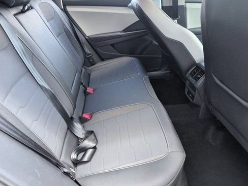 Used 2025 Volkswagen Taos SE AWD/4WD image 29