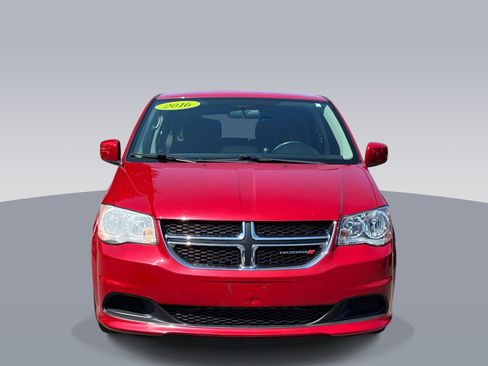 Used 2016 Dodge Grand Caravan SXT w/ Rear Park Assist Package FWD image 2