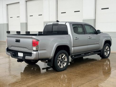 Used 2017 Toyota Tacoma Limited w/ Tow Package image 5