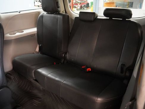 Used 2013 Toyota Sienna SE FWD image 21