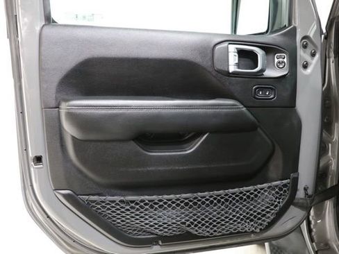 Used 2019 Jeep Wrangler Unlimited Sahara AWD/4WD image 17