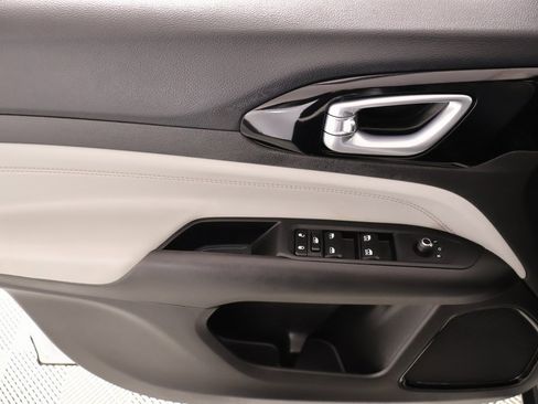 Used 2024 Jeep Compass Limited image 15