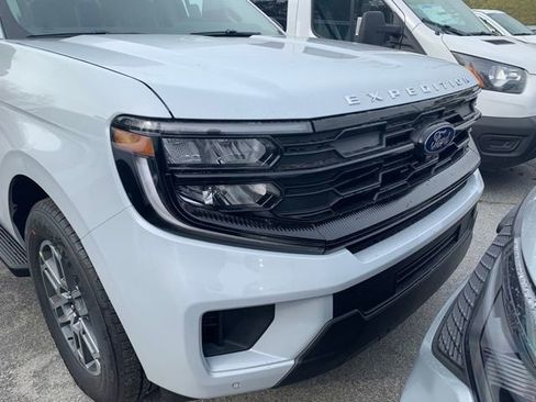 New 2025 Ford Expedition Active image 5