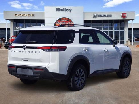 Used 2025 Nissan Pathfinder SV image 4