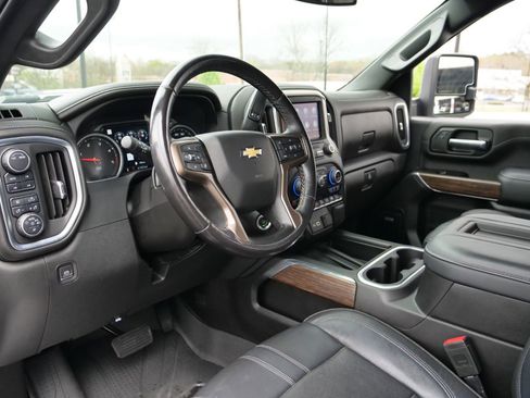 Used 2022 Chevrolet Silverado 3500 High Country image 2