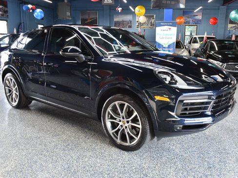 Used 2020 Porsche Cayenne S w/ Premium Package AWD/4WD image 3