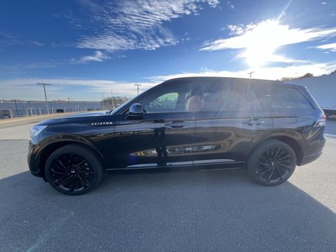 Used 2023 Lincoln Aviator Reserve w/ Equipment Group 201A image 5