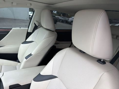 Used 2025 Lexus ES 300h w/ Premium Package image 7