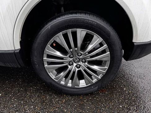 Used 2021 Toyota Venza Limited w/ Advanced Technology Package image 18