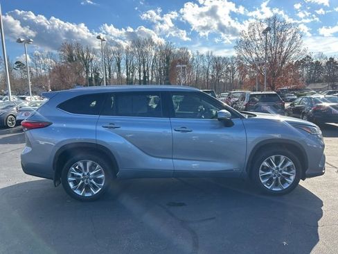 Used 2022 Toyota Highlander Limited image 4