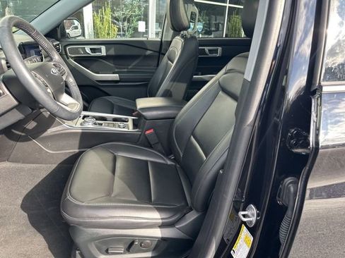 Used 2022 Ford Explorer XLT w/ Equipment Group 202A image 14