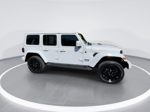 Used 2022 Jeep Wrangler Unlimited Sahara AWD/4WD image 9