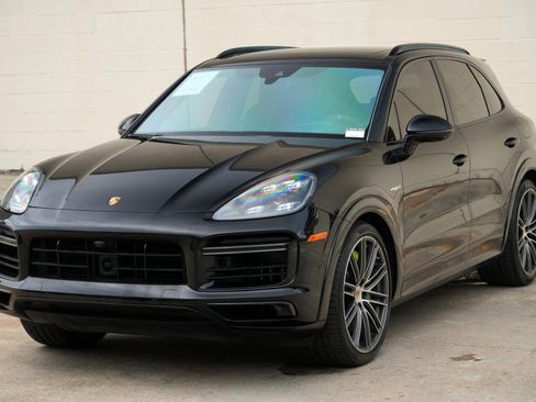 Used 2021 Porsche Cayenne Turbo S AWD/4WD image 52