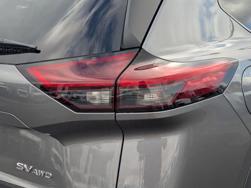 Used 2022 Nissan Rogue SV image 12