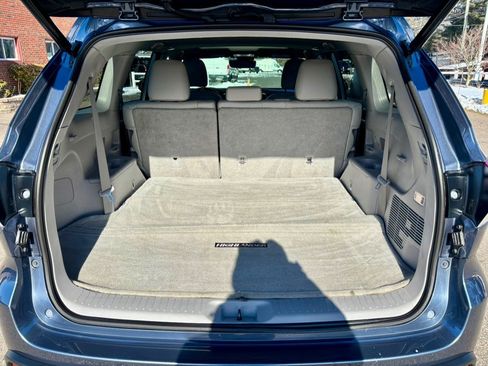 Used 2019 Toyota Highlander XLE image 29