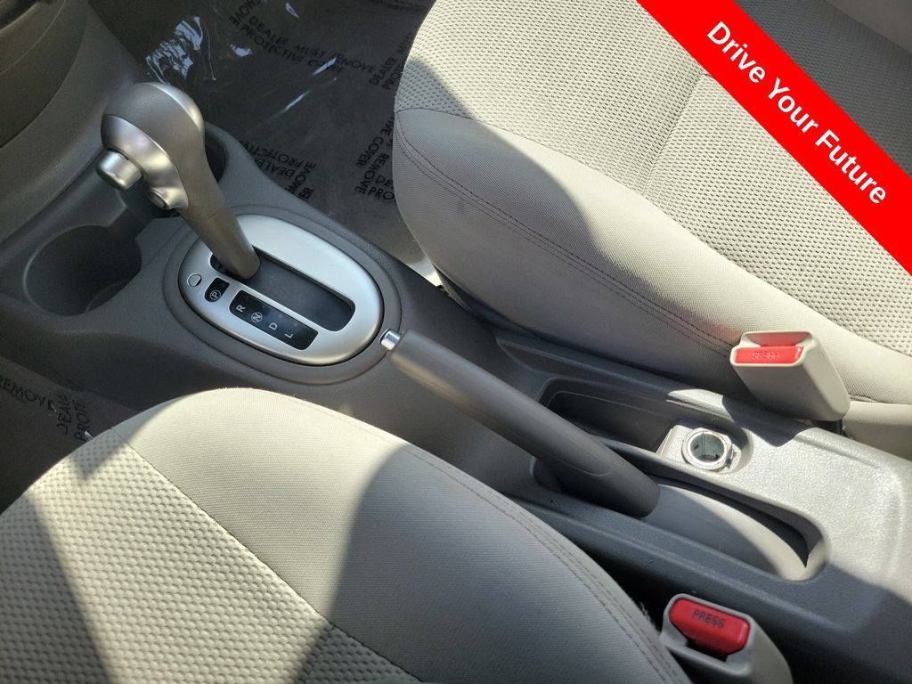 Used 2014 Nissan Versa SV FWD image 17