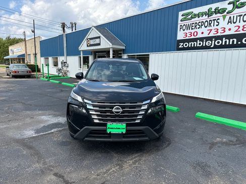 Used 2025 Nissan Rogue SV AWD/4WD image 2