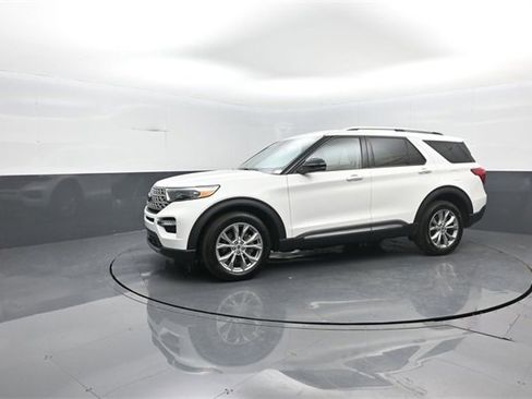 Certified 2023 Ford Explorer Limited w/ Equipment Group 301A image 4