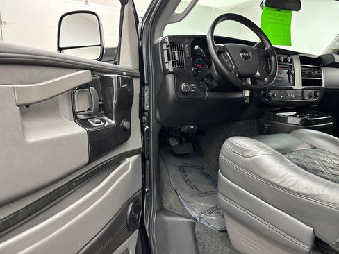 Used 2020 GMC Savana 2500 Extended w/ Enhanced Convenience Package RWD image 17