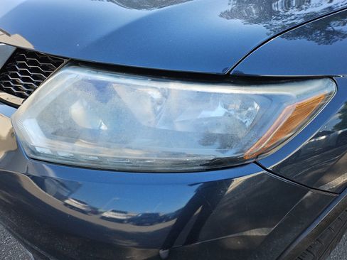 Used 2015 Nissan Rogue S AWD/4WD image 10