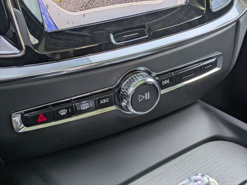 New 2026 Volvo V60 B5 Cross Country Ultra w/ Climate Package image 10