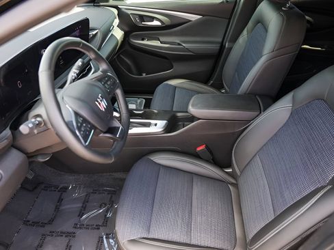 Used 2024 Buick Envista Preferred w/ Convenience I Package FWD image 9