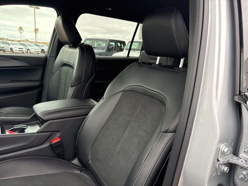 New 2025 Jeep Grand Cherokee L Altitude RWD image 14