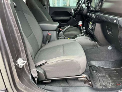 Used 2018 Jeep Wrangler Unlimited Sport S AWD/4WD image 23