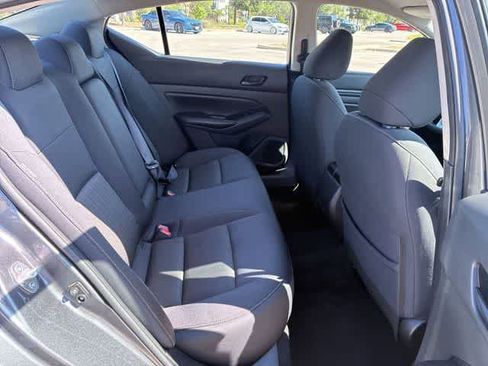 Used 2024 Nissan Altima 2.5 SV FWD image 21